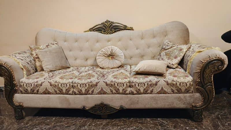 7 seater sofa set for sale, in perfect condition, with 13 cushions 5