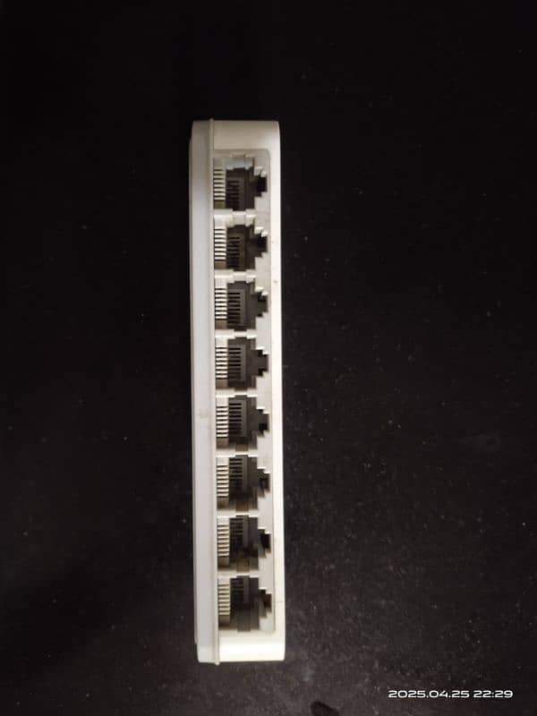 D Link DES-1008C 8-Port Unmanaged Switch 3
