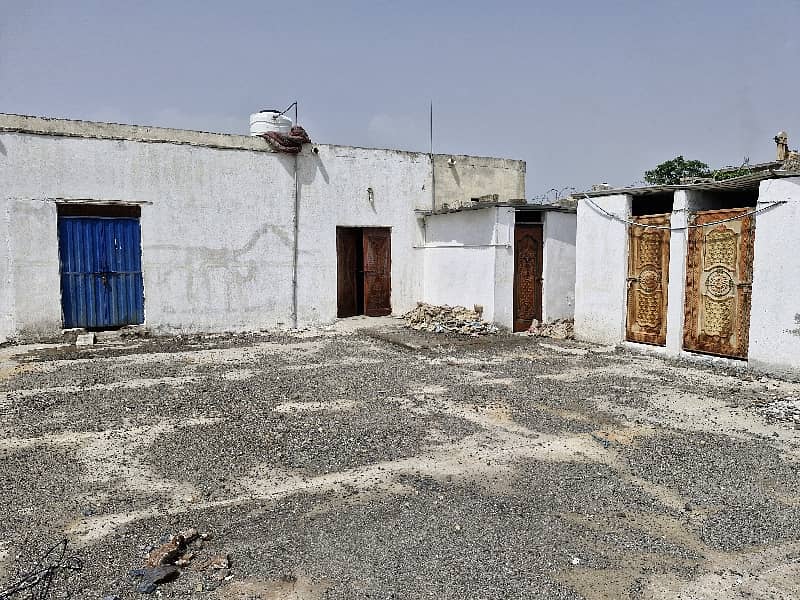 2.5 Kanal Yard/Warehouse Available For Rent 4