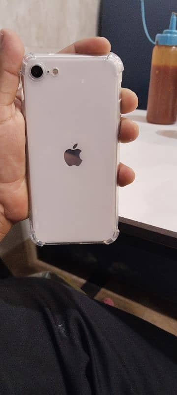 I phone SE 64 Gb 10 by 10 5