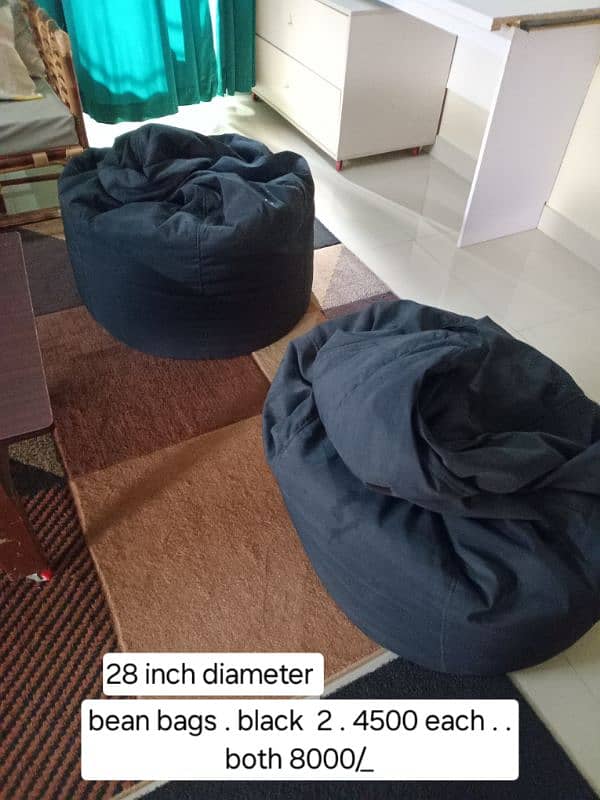 bean bags black 3