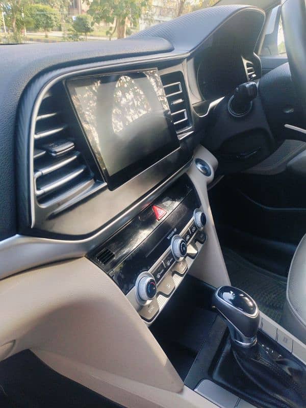 Hyundai Elantra 2023 0