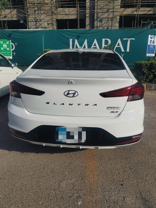 Hyundai Elantra 2023 12