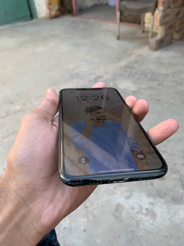 iphone 11 pro max 4