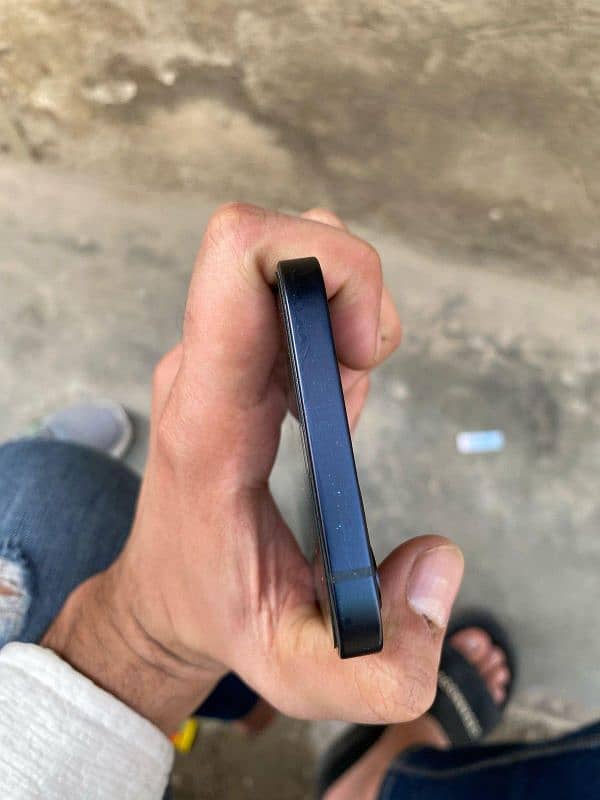 iphone 12 FACTORY UNLOCKED 4