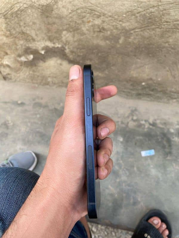 iphone 12 FACTORY UNLOCKED 5