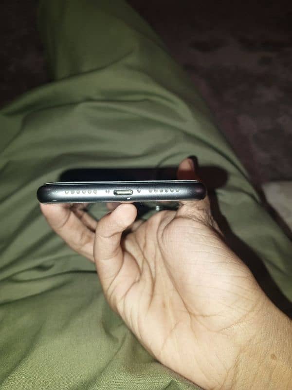 iphone 11 with box 0