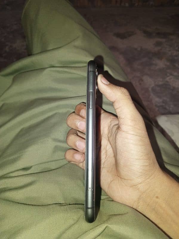 iphone 11 with box 3