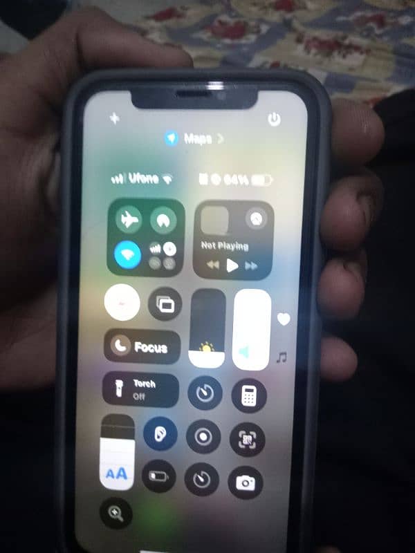 full new condition iphone xs Just a miner crack on back 1