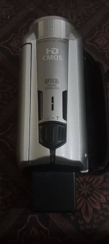 canon Handycam , with tousch screen 32GB Sd card also with charger 1