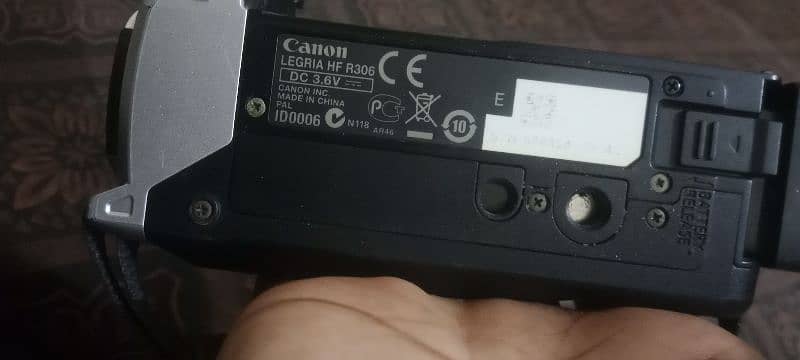 canon Handycam , with tousch screen 32GB Sd card also with charger 4