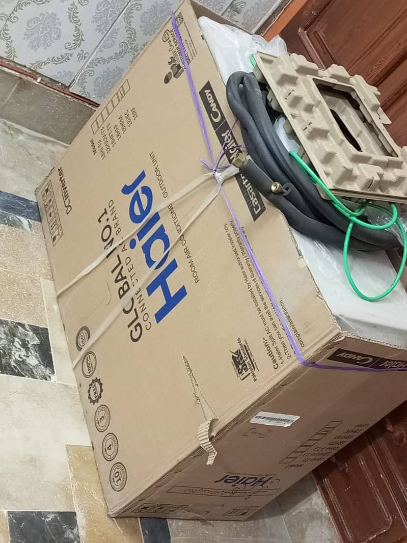 Urgent sale new AC just one month use 2