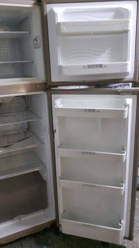 Dawlance Medium size refrigerator 1