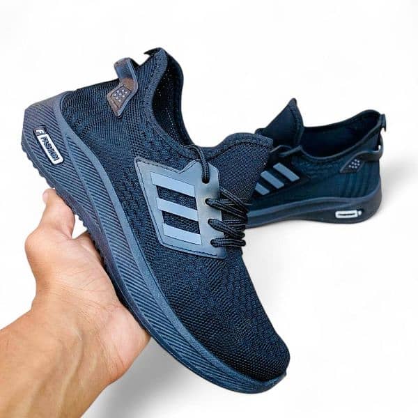 men casual jaogers and sneakers 0
