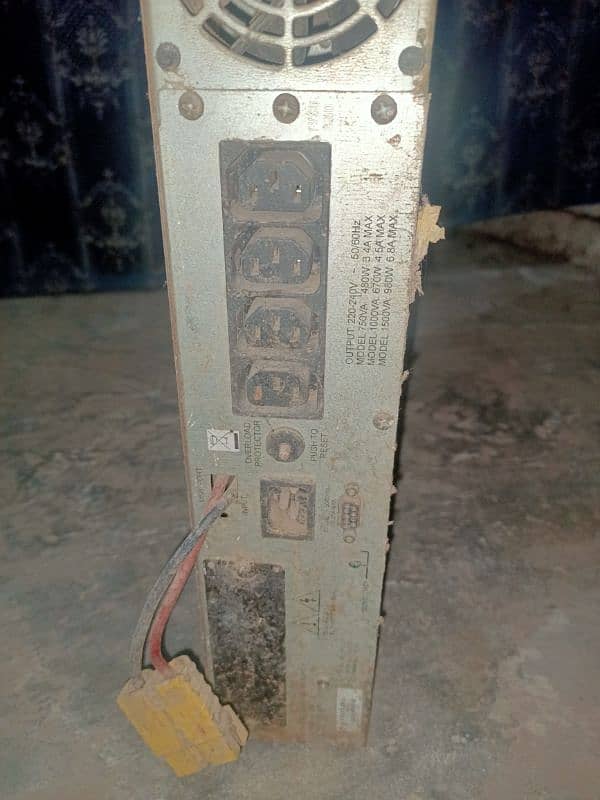 APC 2200 VA 4