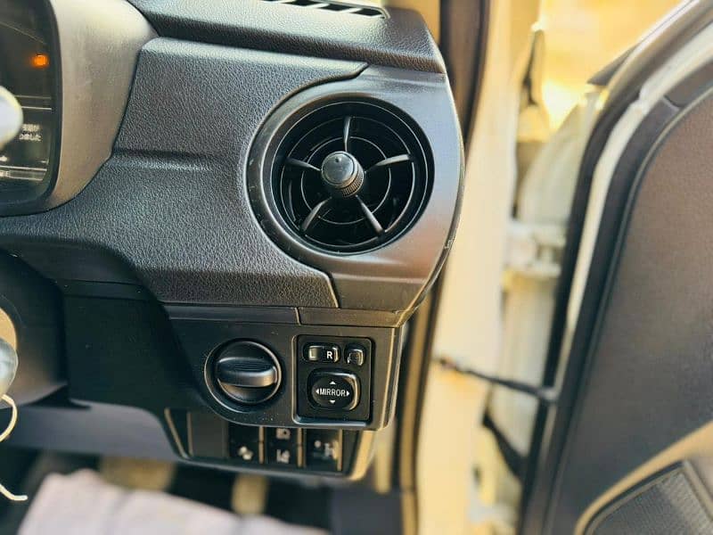 Toyota axio 2018 reg 2022 11
