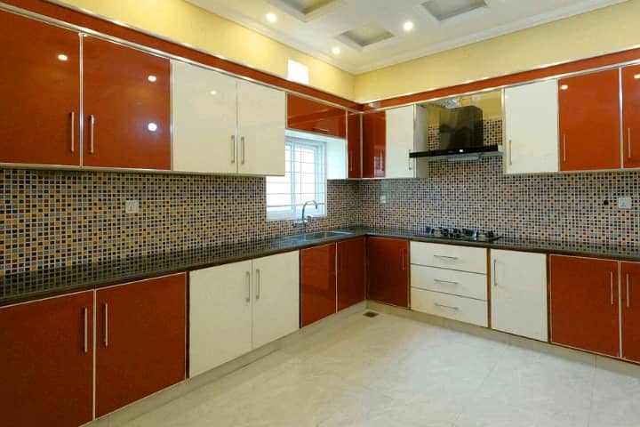 Brand New 10 Marla House Available In Allama Iqbal Town - Raza Block For sale 5