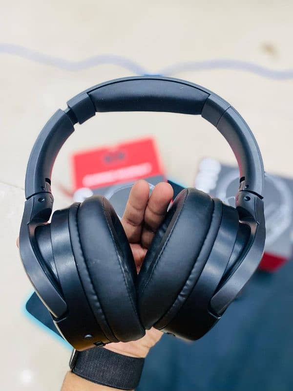 Branded Headphone Wireless With noise cancelation/Rgb Lights 2