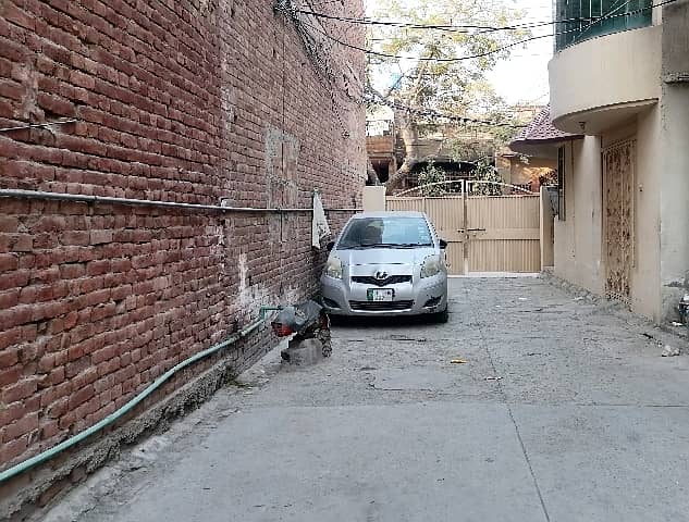 Single Storey 8 Marla House For sale In Gosha-e-Ahbab - Phase 3 Lahore 4