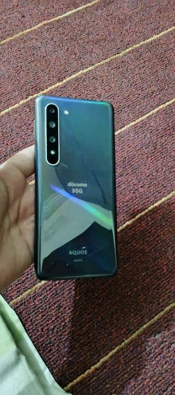 Aquos R5 5G 1