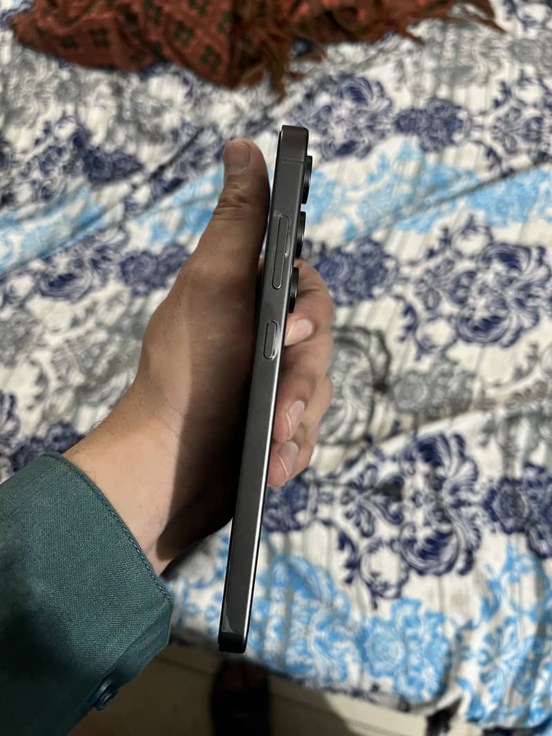 Samsung s24 fe one month used at home with complete box 4