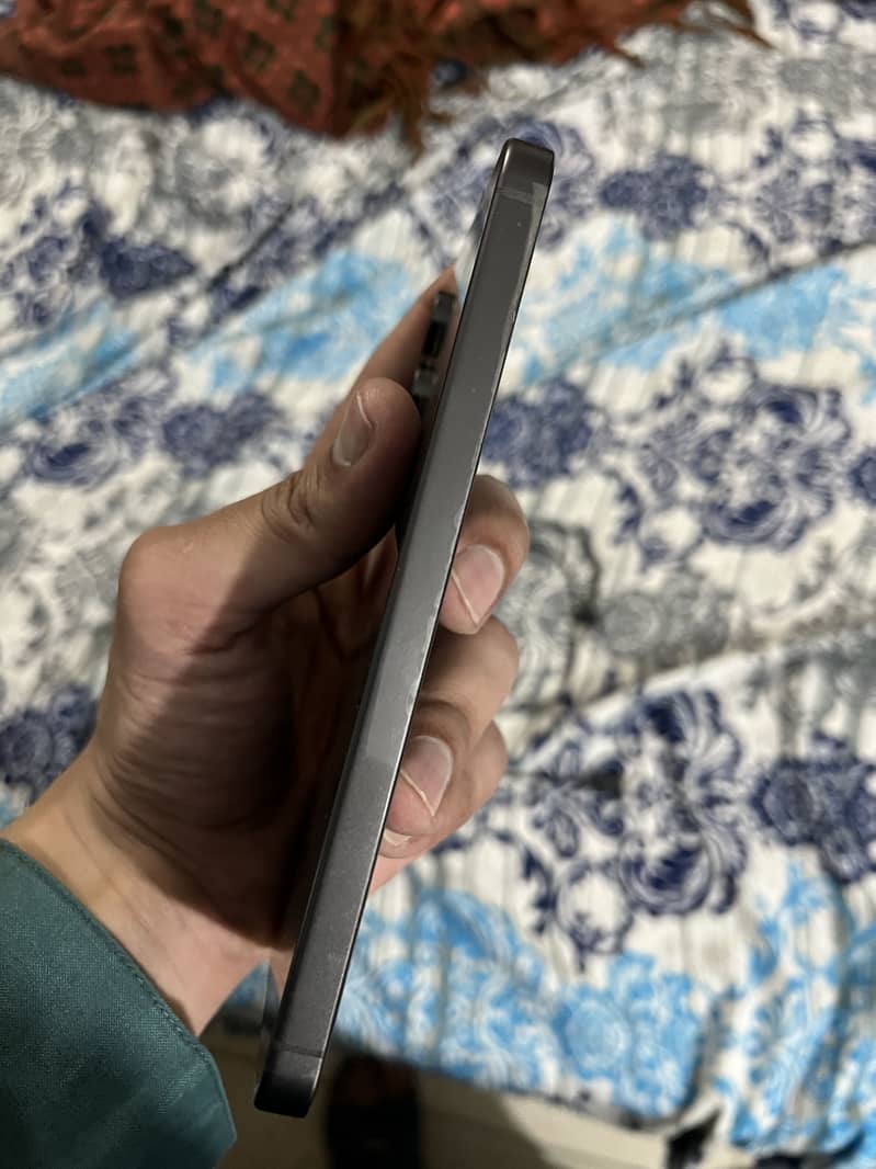 Samsung s24 fe one month used at home with complete box 5
