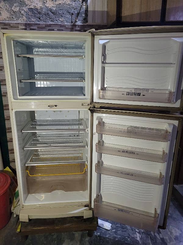 dawlance refrigerator fridge 1