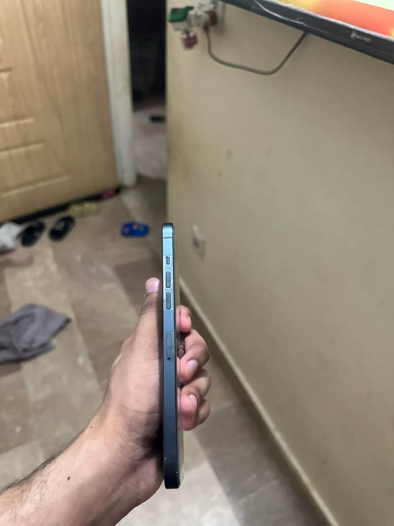 Iphone 12 pro max (128) Non pta Factory unlocked 2