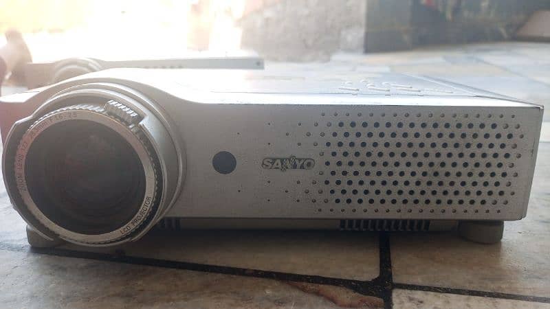 Sanyo projecter 3