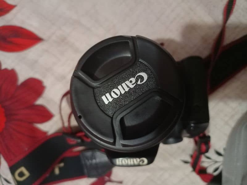 Cannon DSLR camera with accessories 3