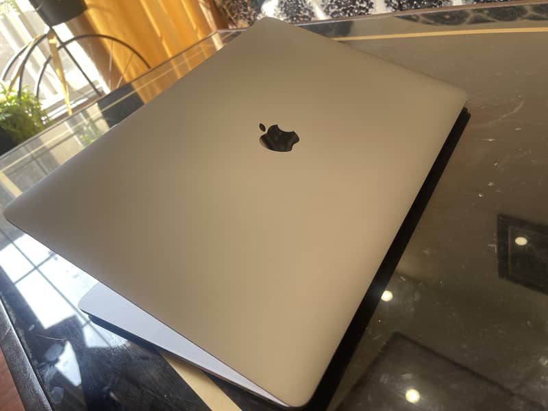 Apple MacBook Pro 2019 - Core i9,15-inch" (32GB/512GB) 4GB Graphics 1