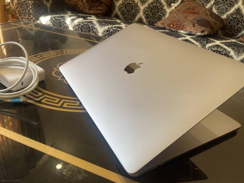 Apple MacBook Pro 2019 - Core i9,15-inch" (32GB/512GB) 4GB Graphics 3