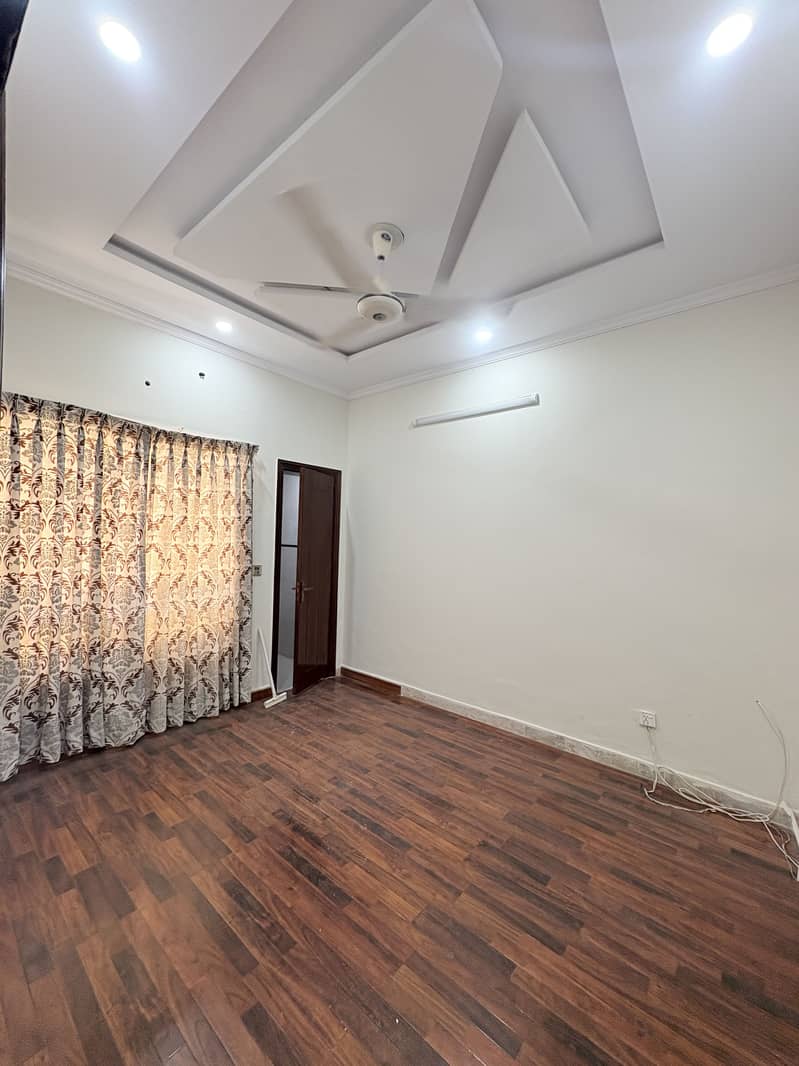 Perfect 7 Marla Double Storey Home 2 Car Porch & Independent Entrances for Each Portion! 3