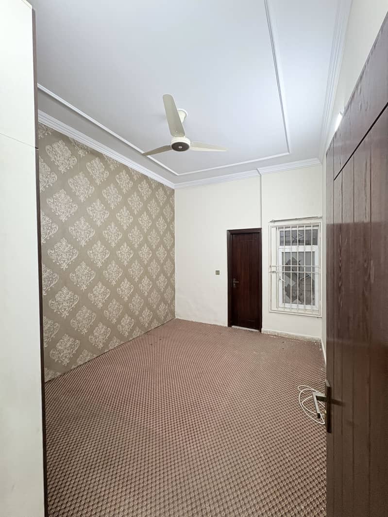Perfect 7 Marla Double Storey Home 2 Car Porch & Independent Entrances for Each Portion! 4