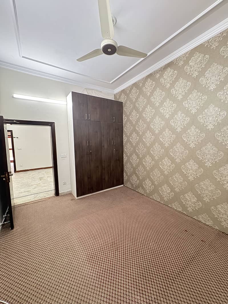 Perfect 7 Marla Double Storey Home 2 Car Porch & Independent Entrances for Each Portion! 5