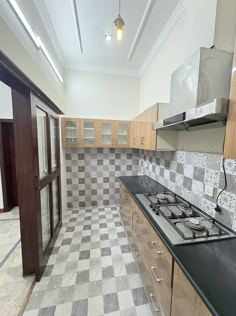 Perfect 7 Marla Double Storey Home 2 Car Porch & Independent Entrances for Each Portion! 11