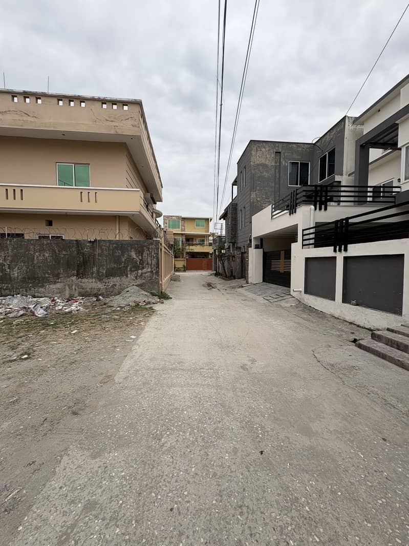 One Kanal Plot For Sale Near Korang Road Bani Gala 3