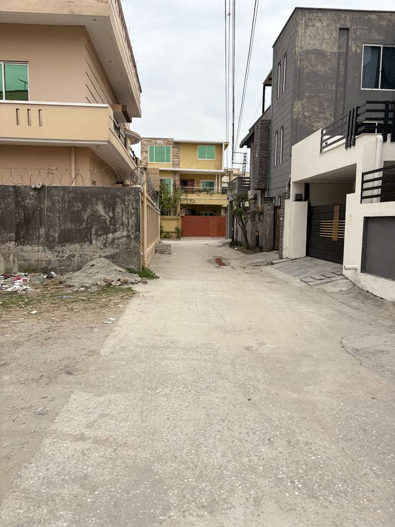 One Kanal Plot For Sale Near Korang Road Bani Gala 0