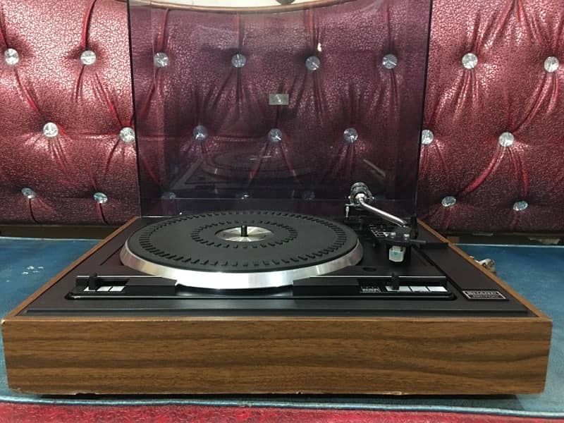 turntable 8
