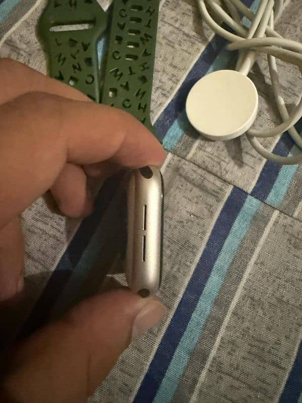 Brand New Apple Watch SE 2nd Genration 4