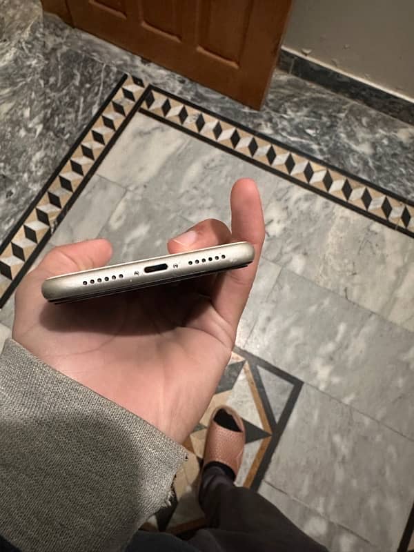 I phone 11 128 gb 6