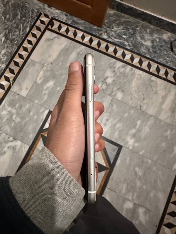 I phone 11 128 gb 7