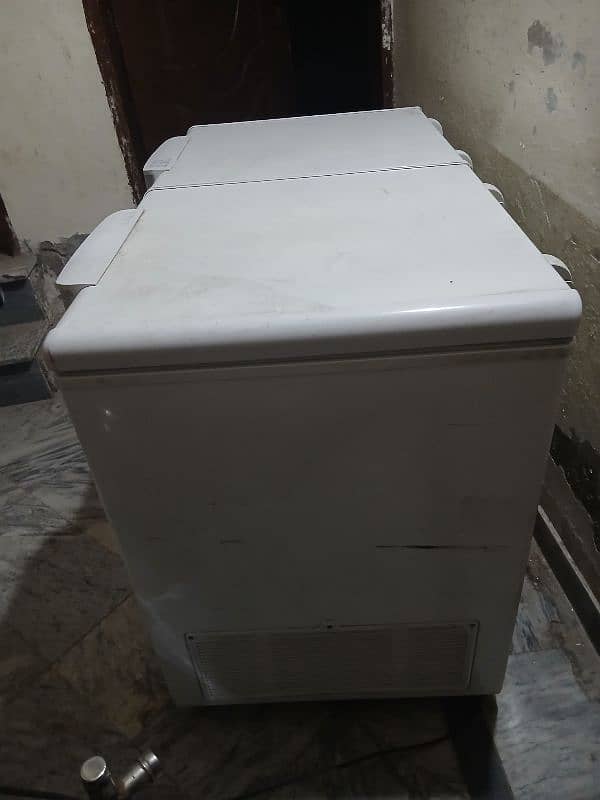 Deep Freezer for Sale – Excellent Condition! 5