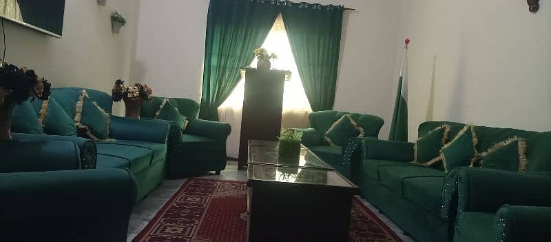 10 seater sofa set . . . 2 sofa 3 seater and 4 sofa 1 seater. . 10/10 0