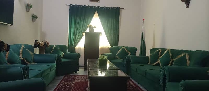 10 seater sofa set . . . 2 sofa 3 seater and 4 sofa 1 seater. . 10/10 1