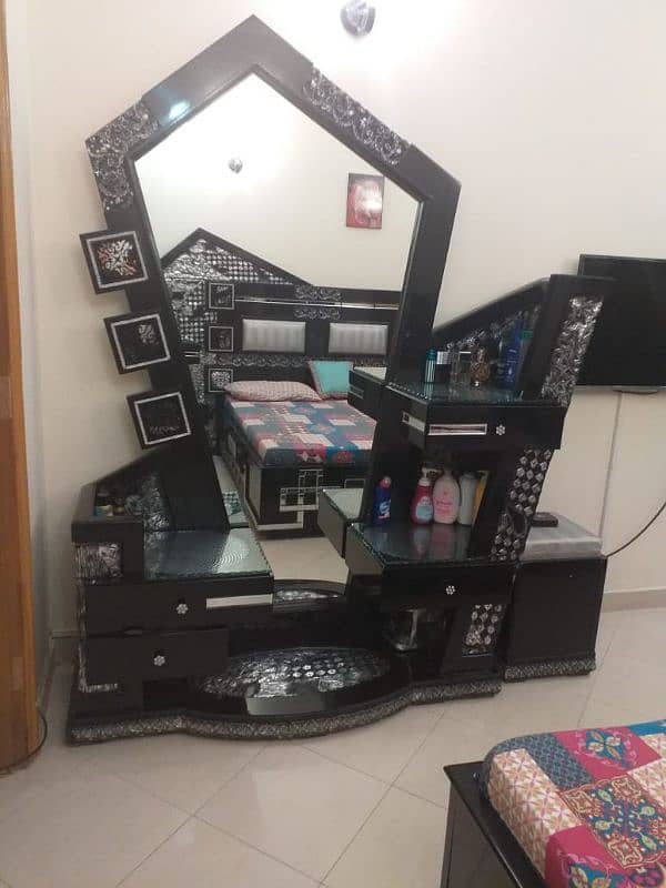 VVip Modern Bedroom set + wardrobe+ dressing table for sale 2