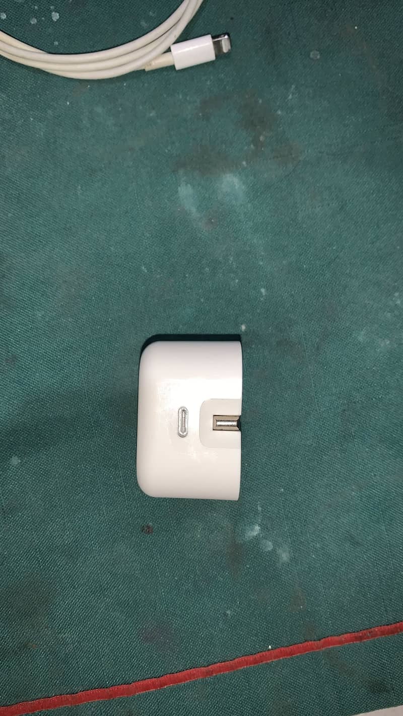 Iphone 100% original adapter and cable contact 03354289401 1