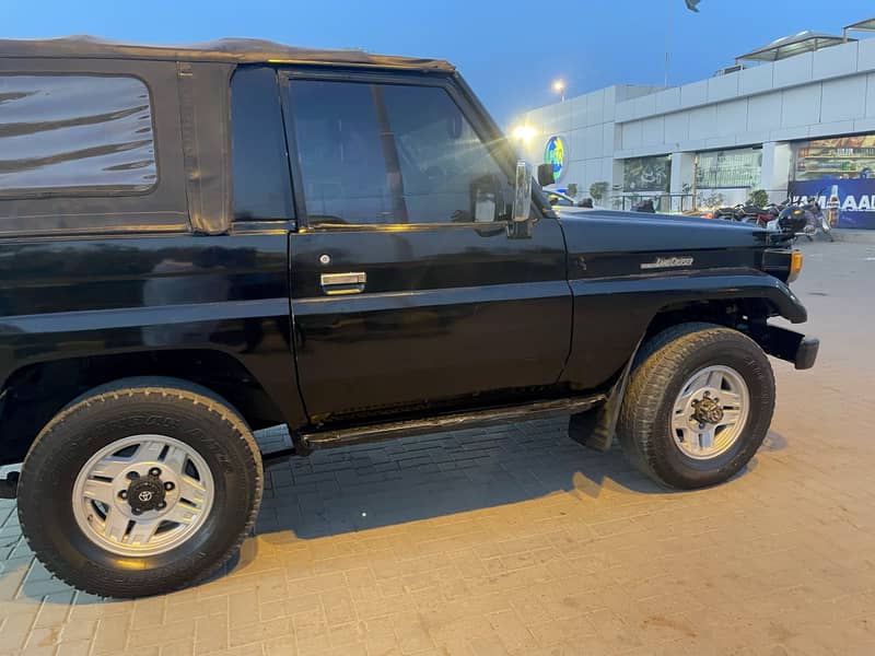Toyota RKr Land Cruiser 11