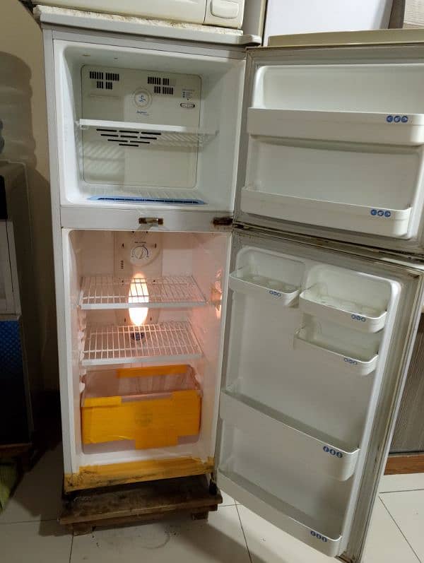 LG refrigerator 0