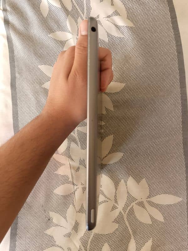 ipad 9 gen | 64 gb with box 4